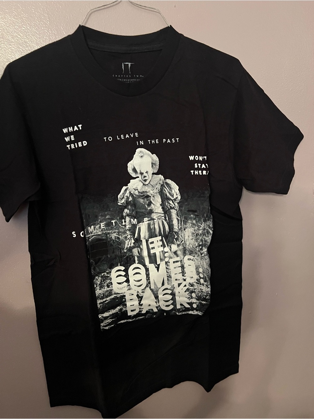 It 2. Black Graphic Horror Print T-Shirt “It Comes Back” Like New Size M